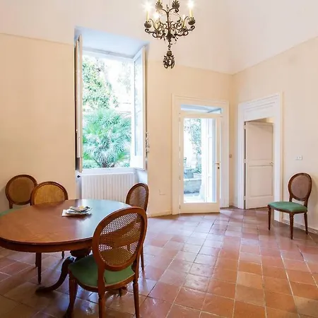 Palazzo Apostolico Orsini *